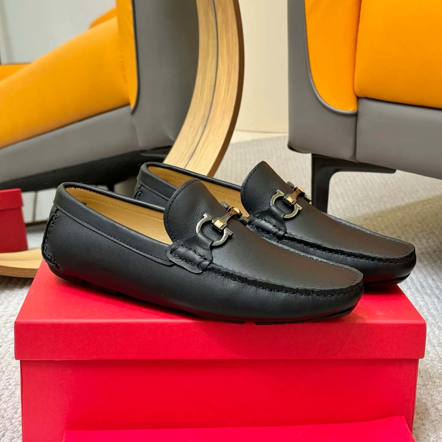 Men's men's shoes 💰420 (Yangli) Ferragamo 〰Ferragamo 2⃣️0⃣️2⃣️5️⃣ New series 👊🏻 Upper 🇮🇹 Italian imported calfskin, original outsole molding. Water-dyed sheepskin lining. The identity of every successful man is set off, and the upper and lower shoes are elegant and stable🚶🏻🚶🏻The high-end custom counter original replica is an eternal classic🔍️Number of codes: 38-46 with counter packaging